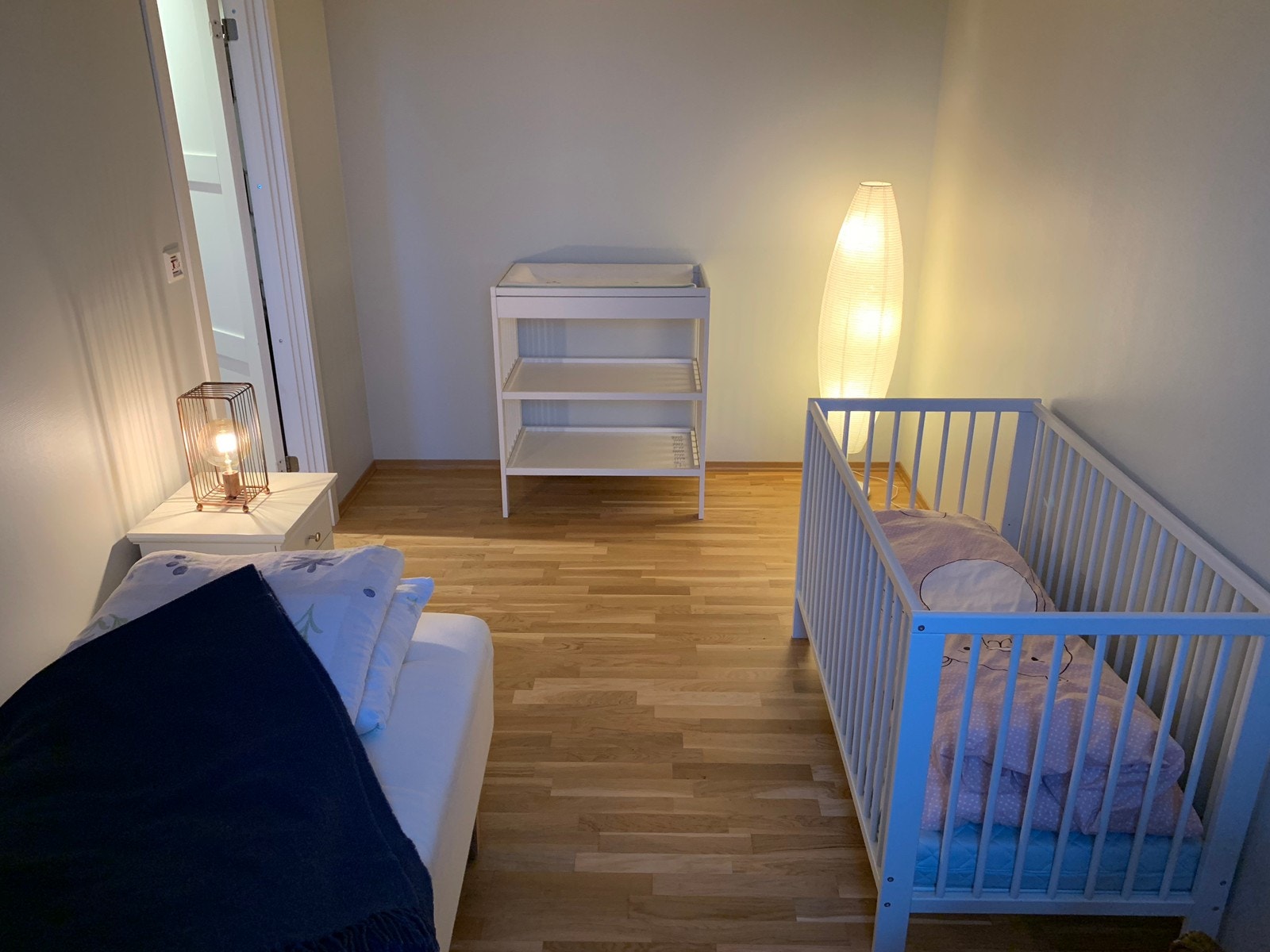 Soverom 2 med utsikt over Raunefjorden. Galleribilde