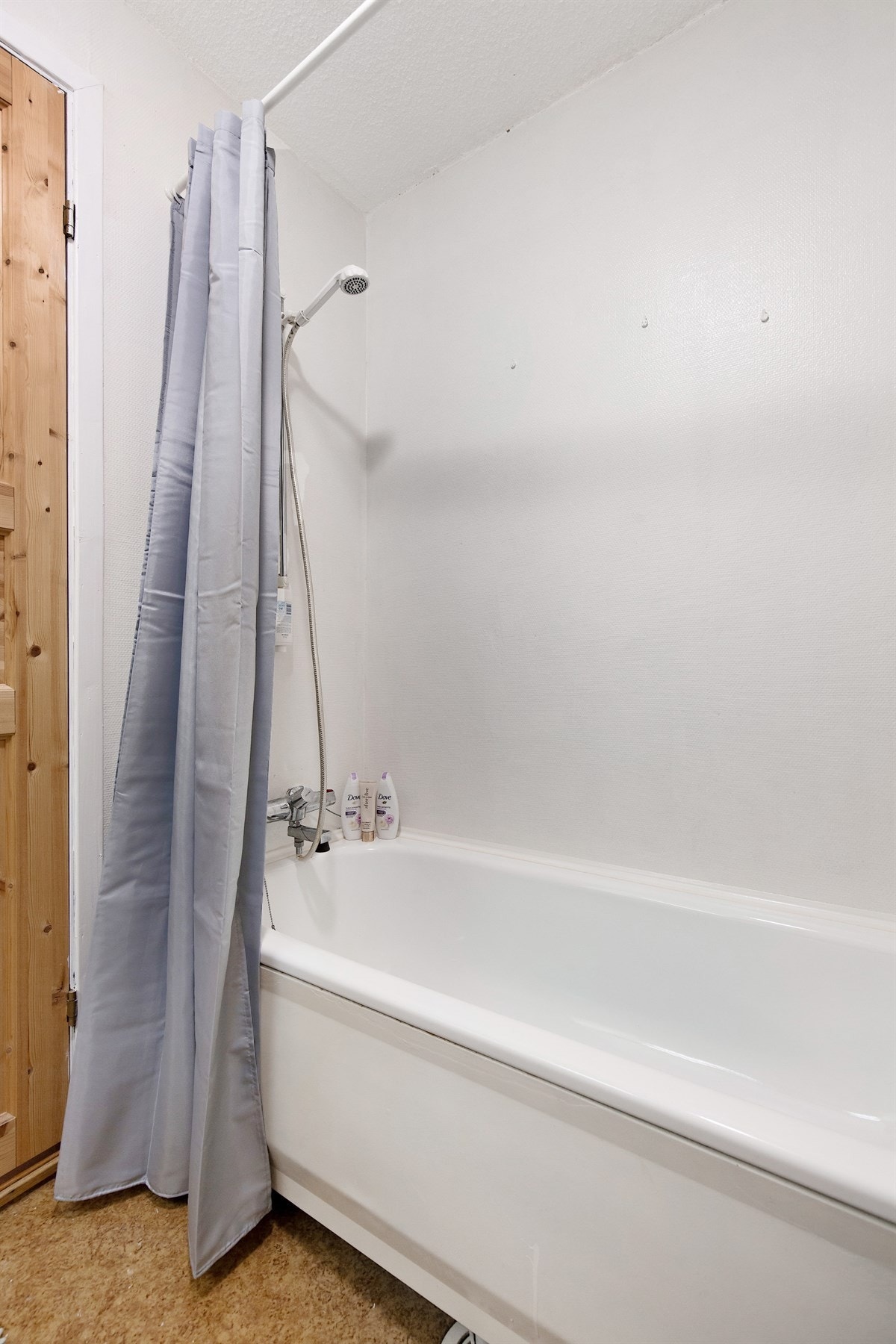 Badekar med dusjløsning Galleribilde