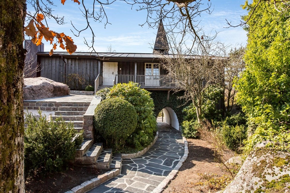 Meget pen del av hagen og utearealet Galleribilde