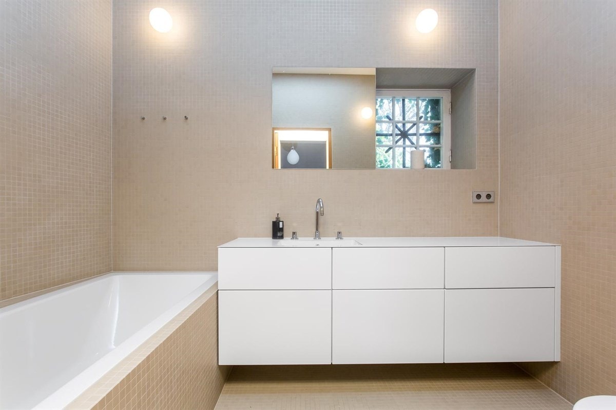 Fra badet i u.etg. med bakekar og innredning Galleribilde