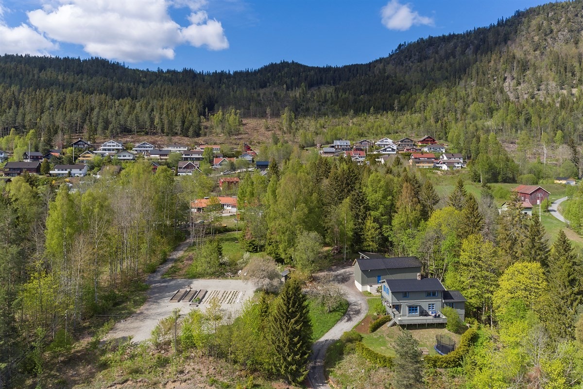 Modumveien 95 er et koselig lite småbruk. Galleribilde