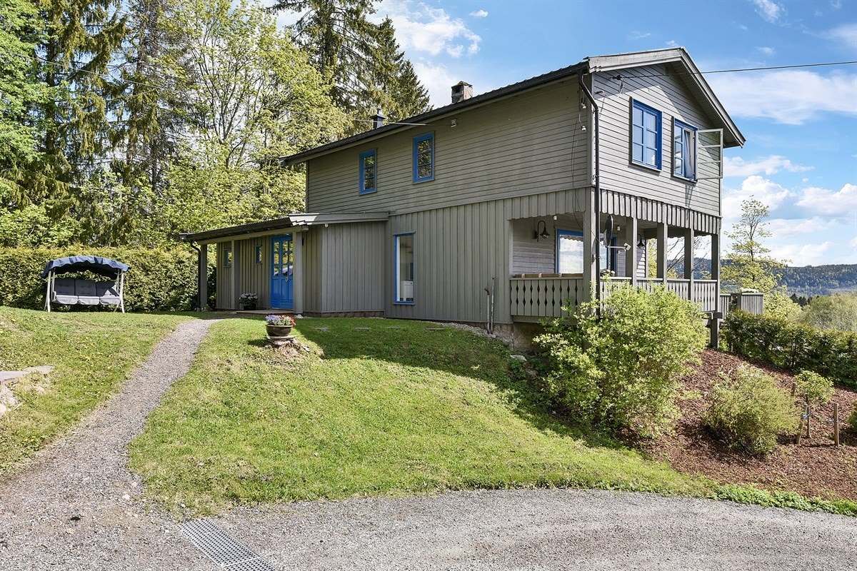 Dagligvarehandelen kan gjøres på blant annet Spar Holsfjorden og Kiwi på Lyngås. Galleribilde