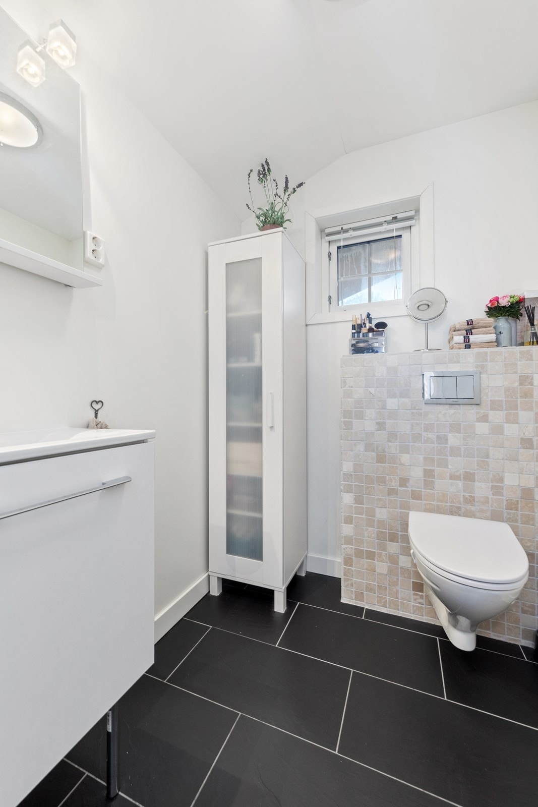 I første etasje er det et separat toalettrom. Galleribilde