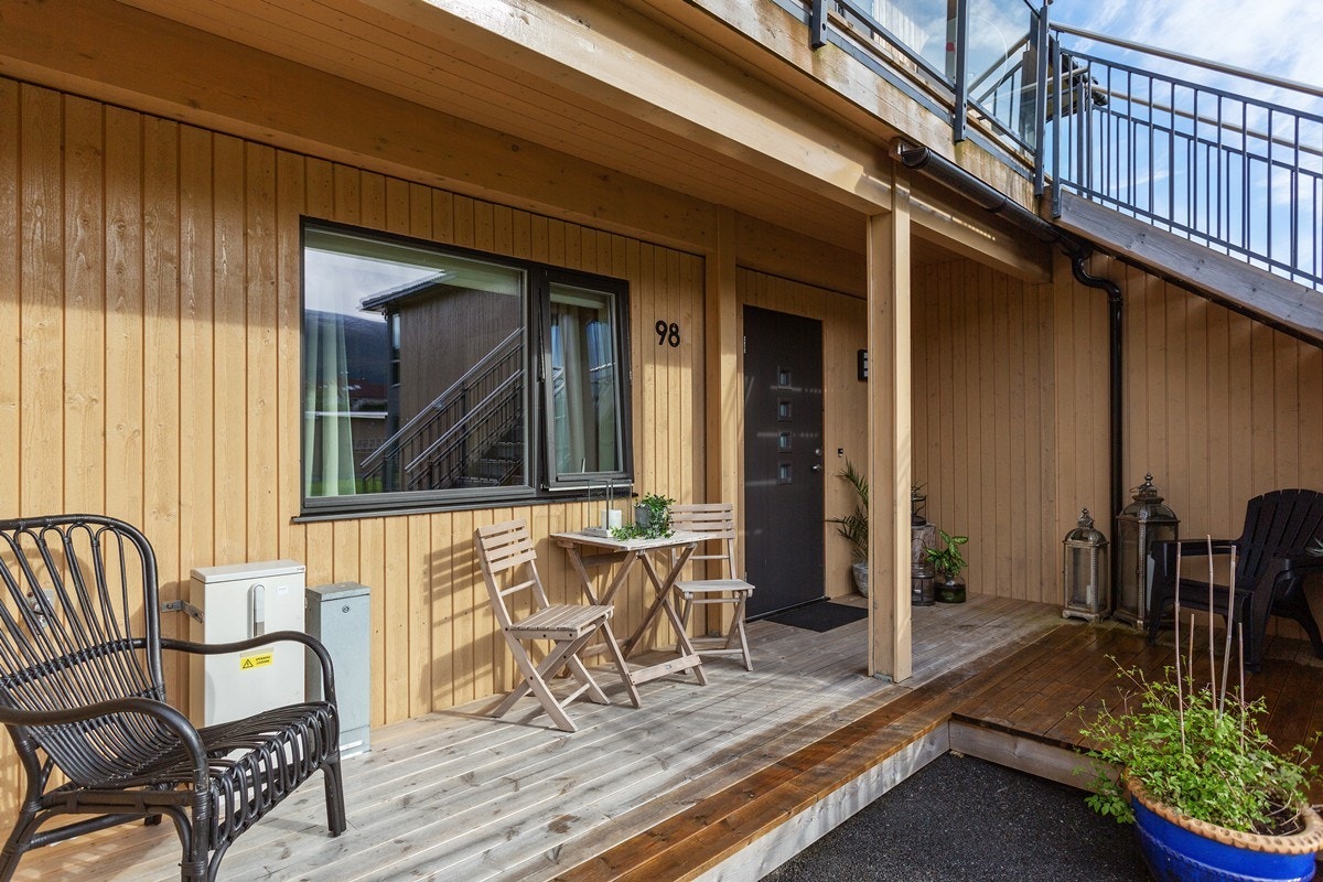 Platting ved inngangsparti Galleribilde