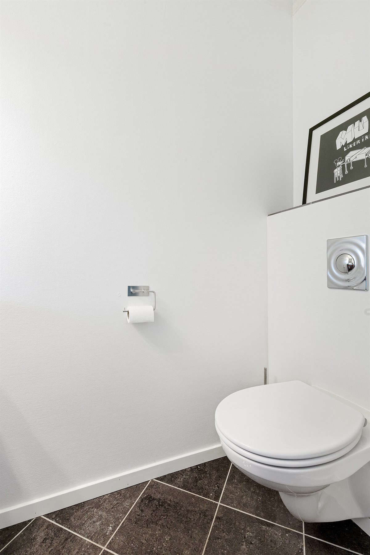 Wc-rom i 1. etasje med fliselagt gulv
