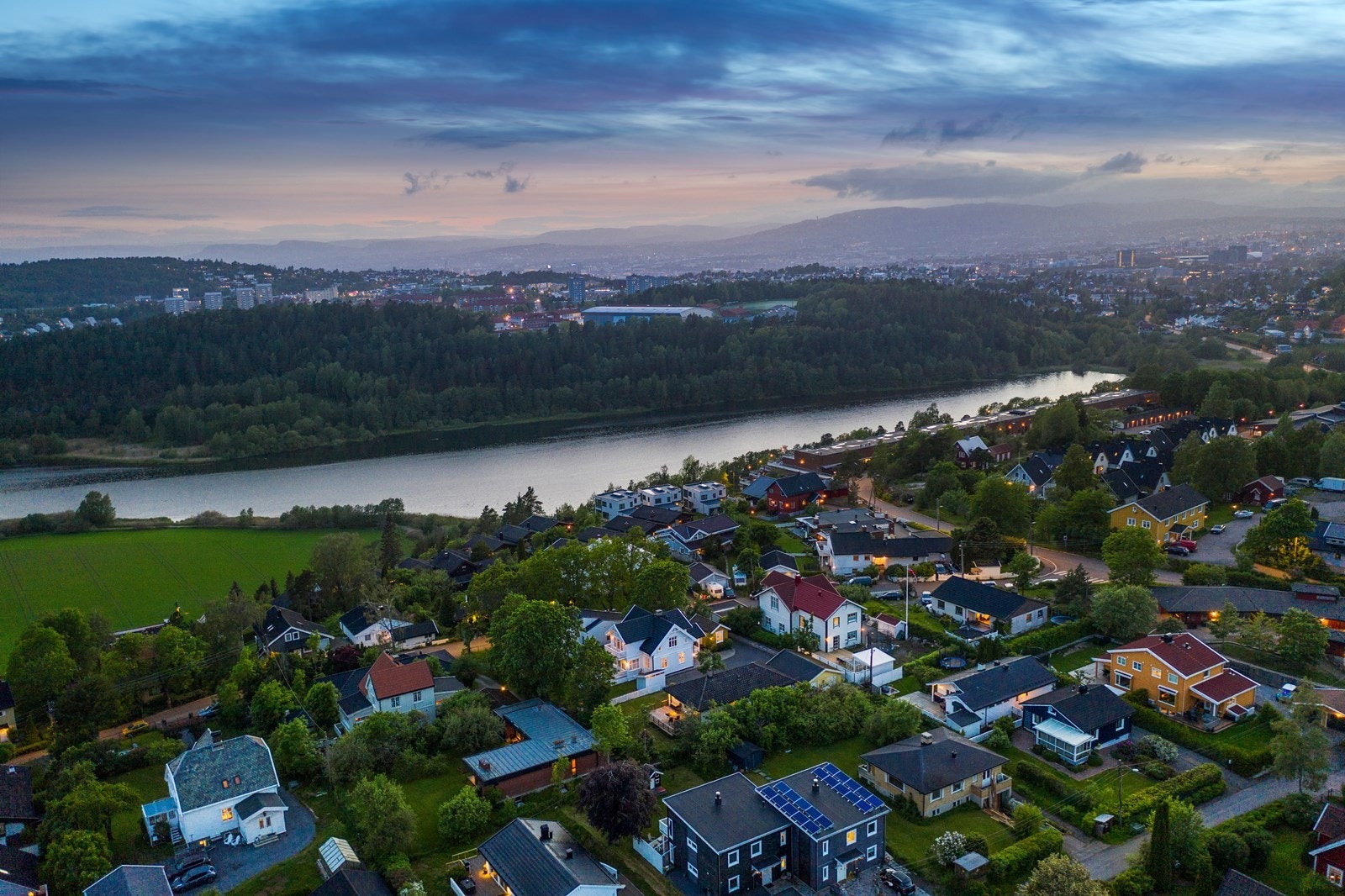 Oppsalveien er del av et attraktiv villaområde med flere av områdets opprinnelige og eldste hus. Galleribilde