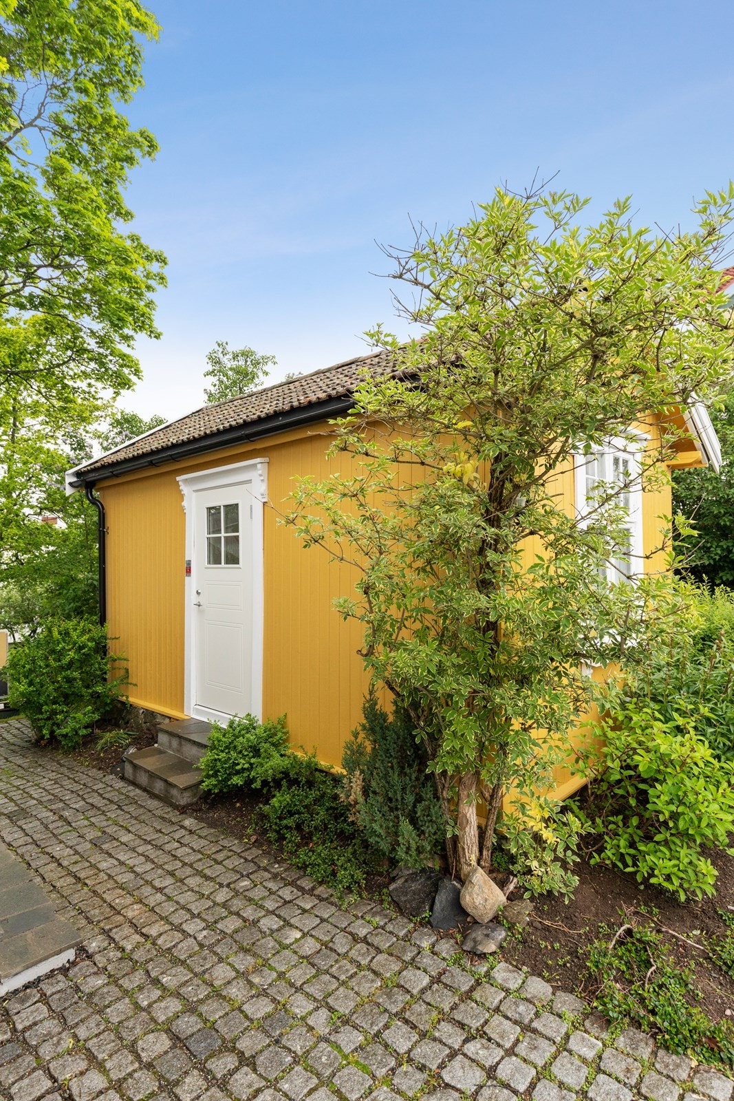 Annekset ligger rett utenfor husets inngangsdør. Galleribilde