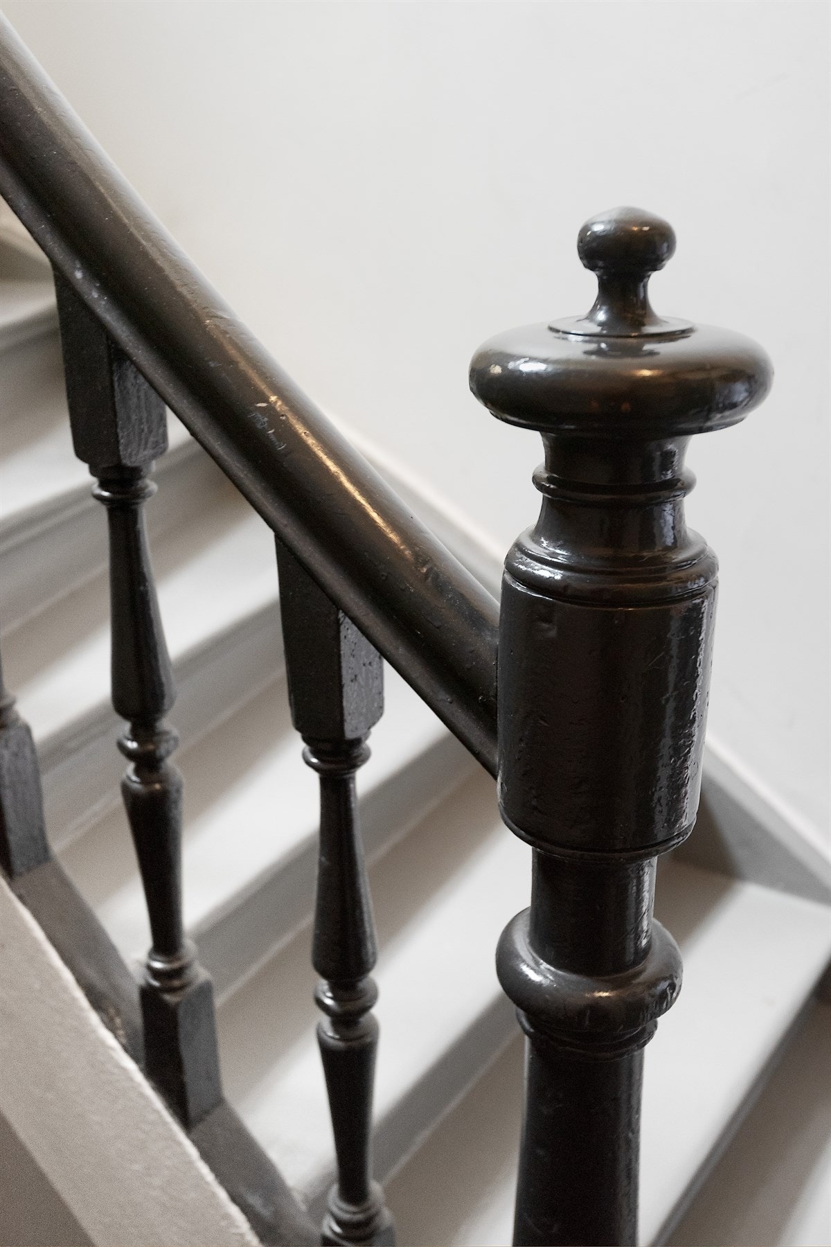 Oppgang med klassiske detaljer. Galleribilde