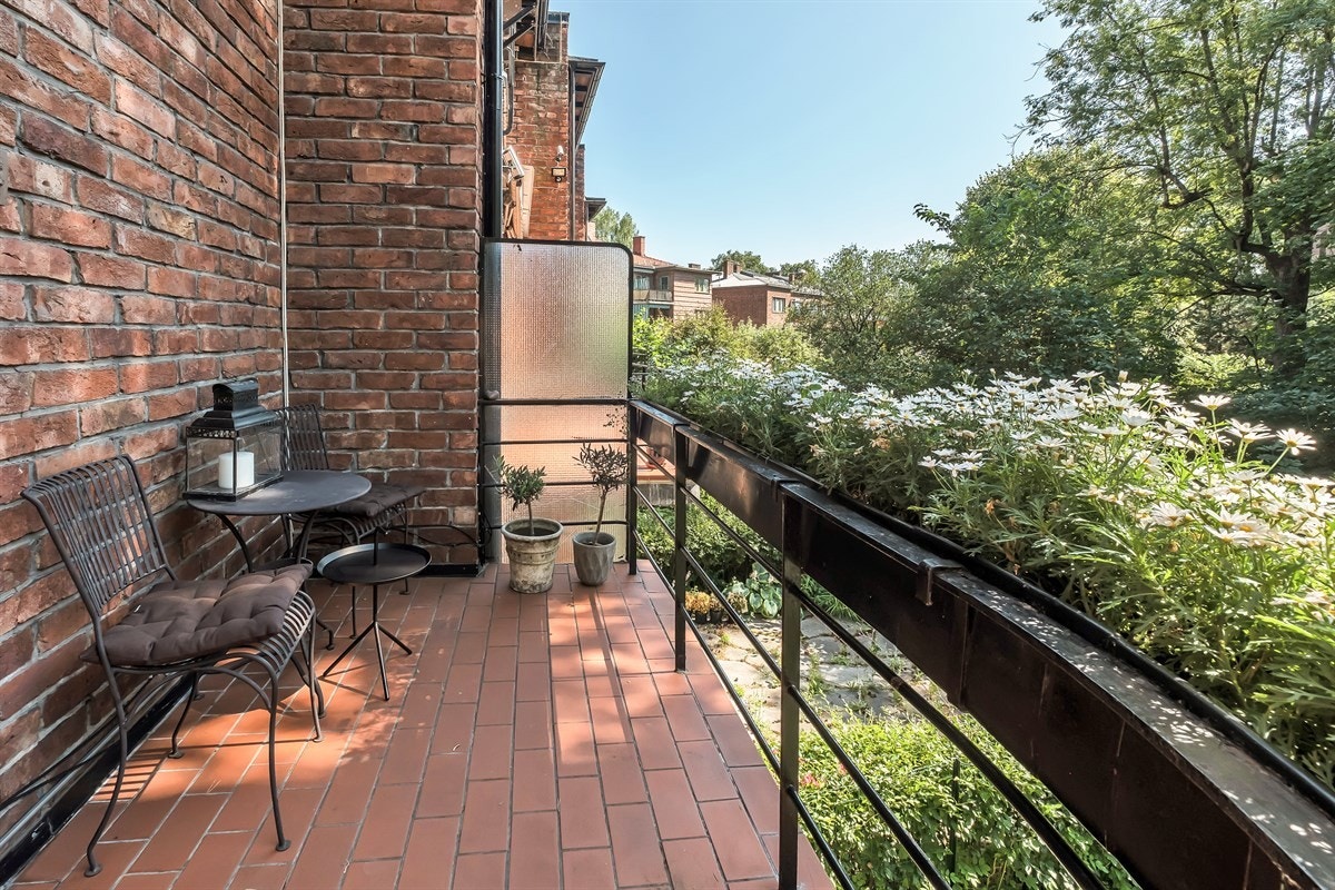 Direkte utgang fra stuen i 2. etg. til sydvestvendt balkong på ca. 5 kvm Galleribilde