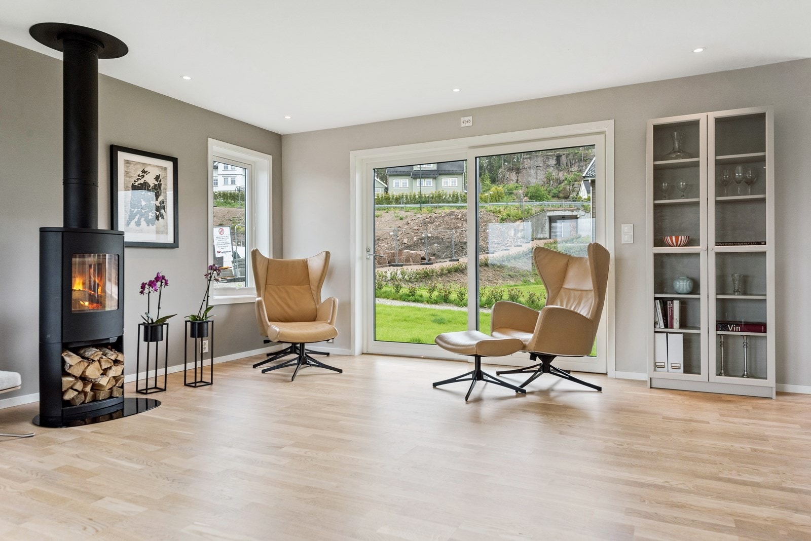 En peisovn er satt inn for god oppvarming av hele arealet Galleribilde