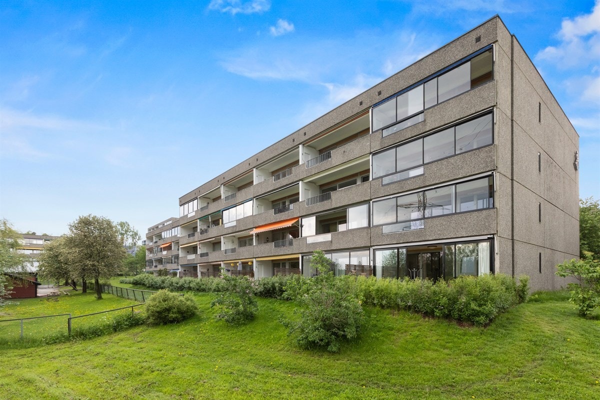 Parkeringsplass i felles garasjeanlegg medfølger leiligheten Galleribilde