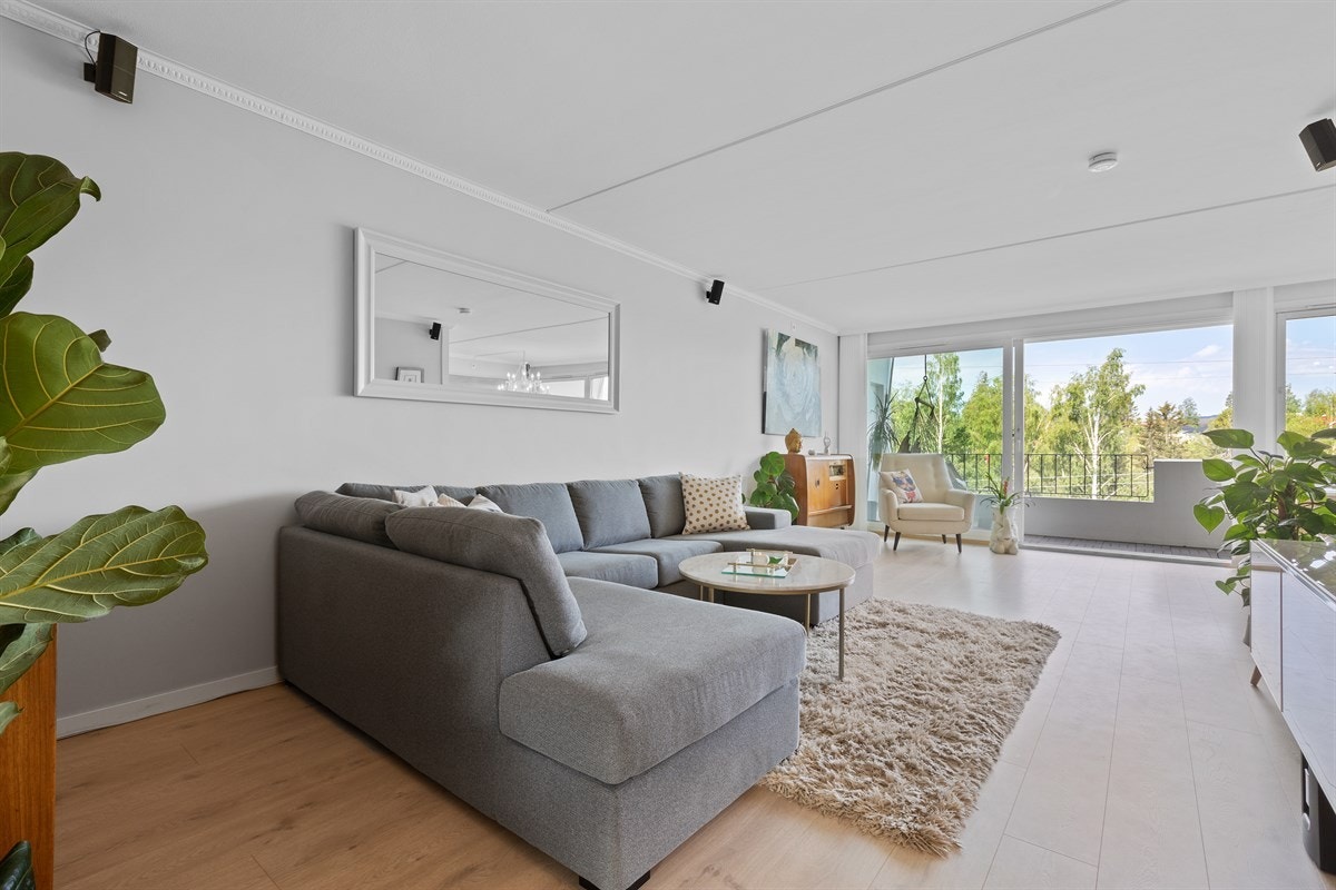 Leiligheten har ny enstavs Pergo laminat med lydisolering/fuktsperre (Pergo smart underlag plus 3 mm) Galleribilde