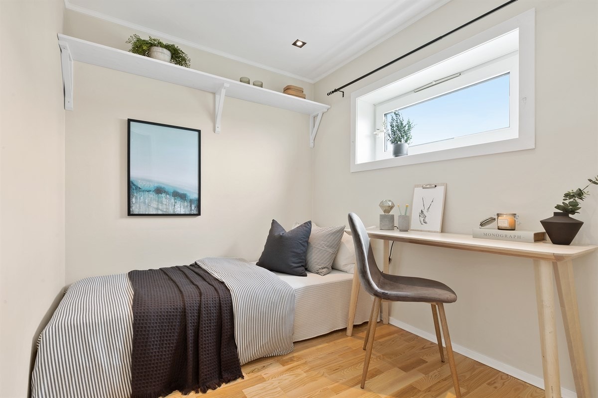 Sovrom II med skyvedørsgarderobe. Galleribilde