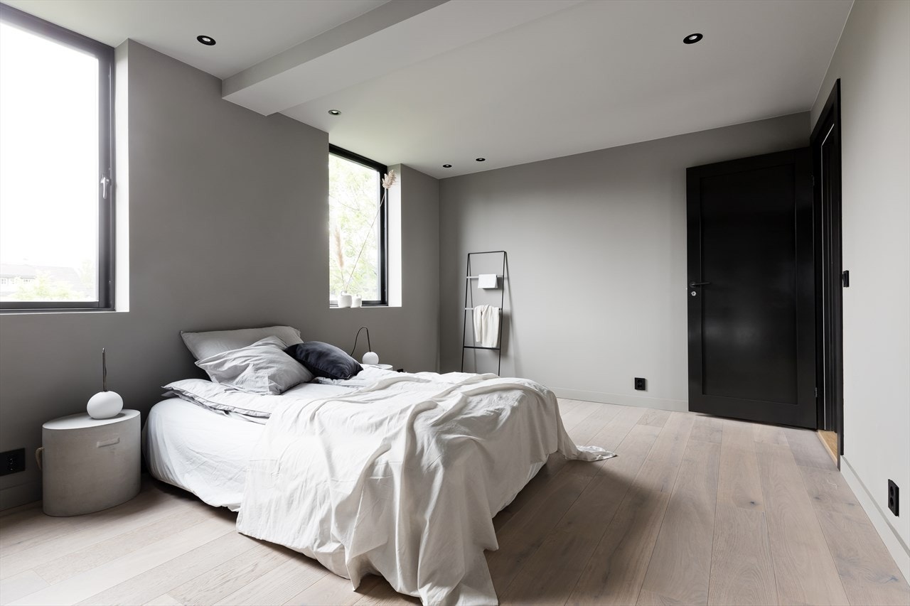 Rommet er av meget god størrelse med vinduer mot øst Galleribilde