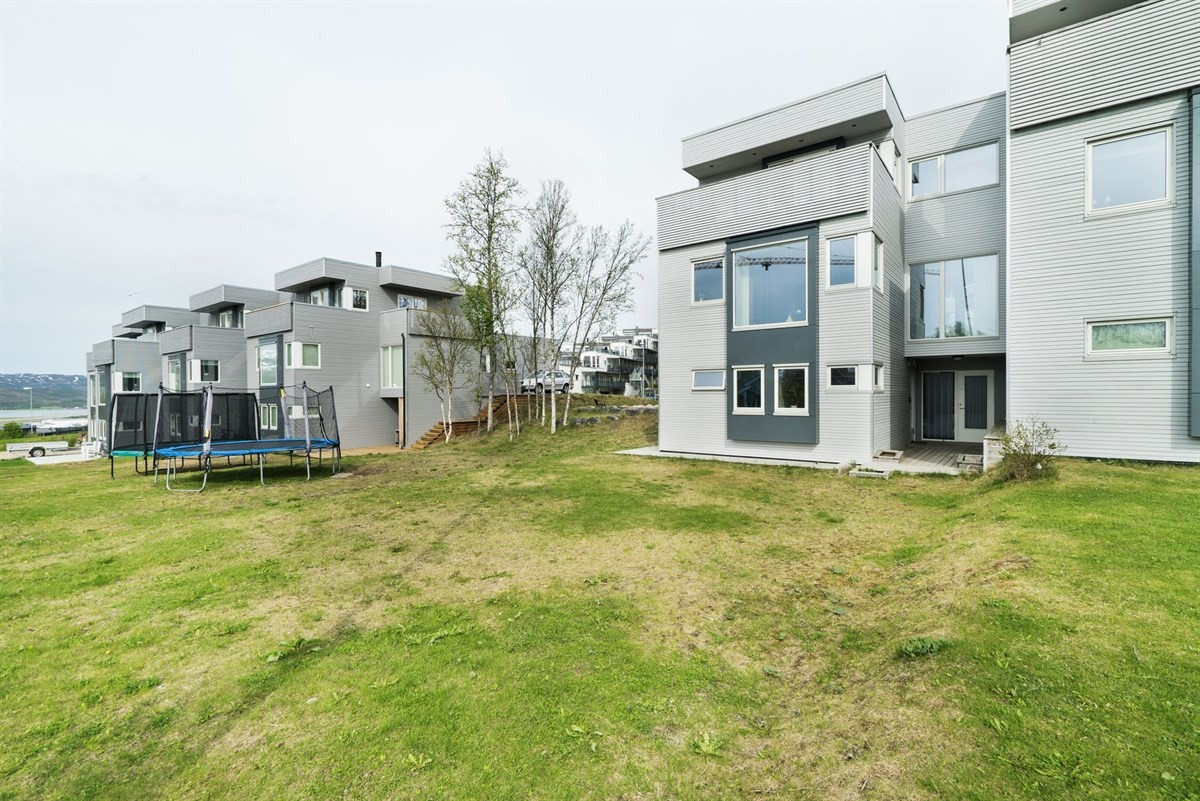 God plass for trampoline om ønskelig