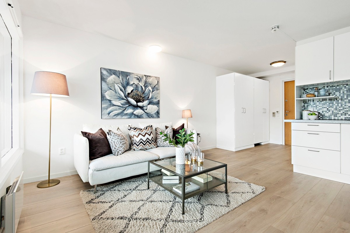 Velkommen til Hovseterveien 68 J, en nyoppusset, lys og praktisk 1-roms leilighet i grønne omgivelser. Galleribilde