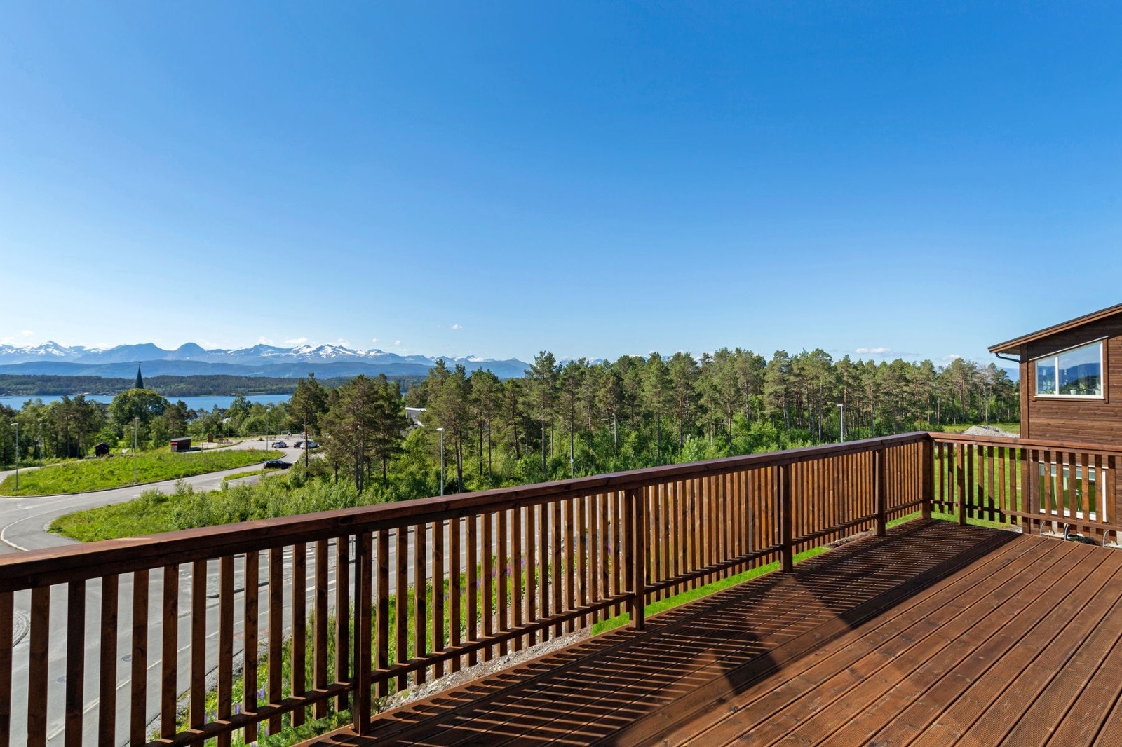 Meget god plass til både spiseplass og lounge Galleribilde