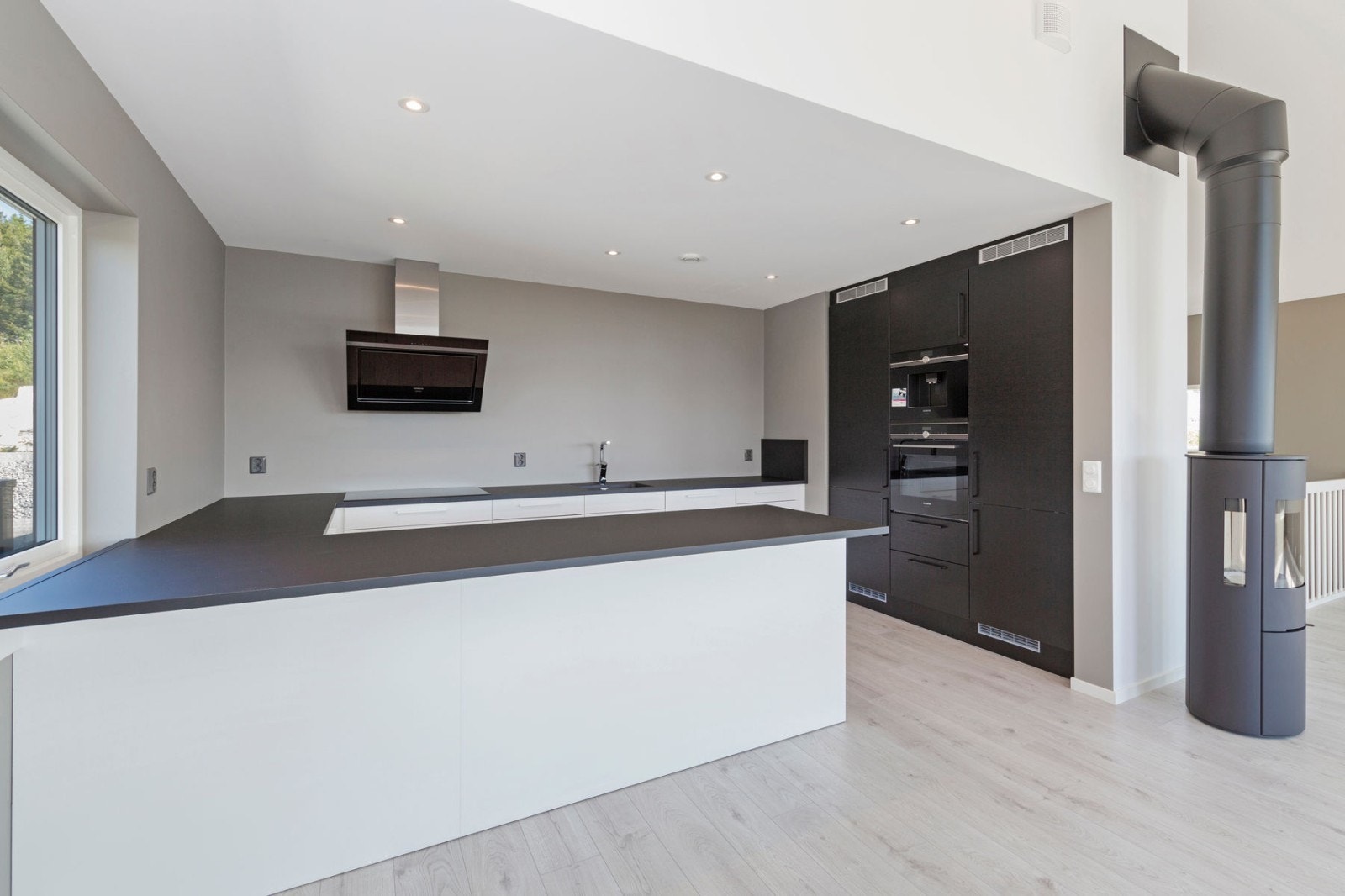 Godt med benkeplass og skapplass Galleribilde