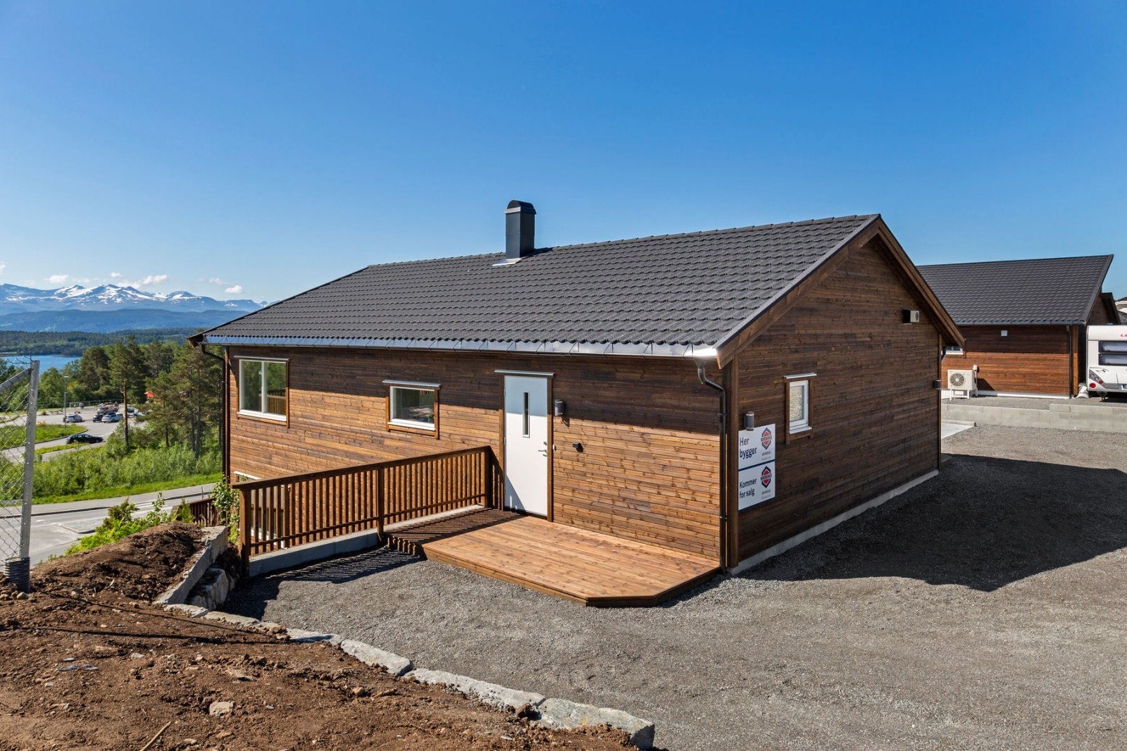 Inngangsparti på østsiden av huset Galleribilde