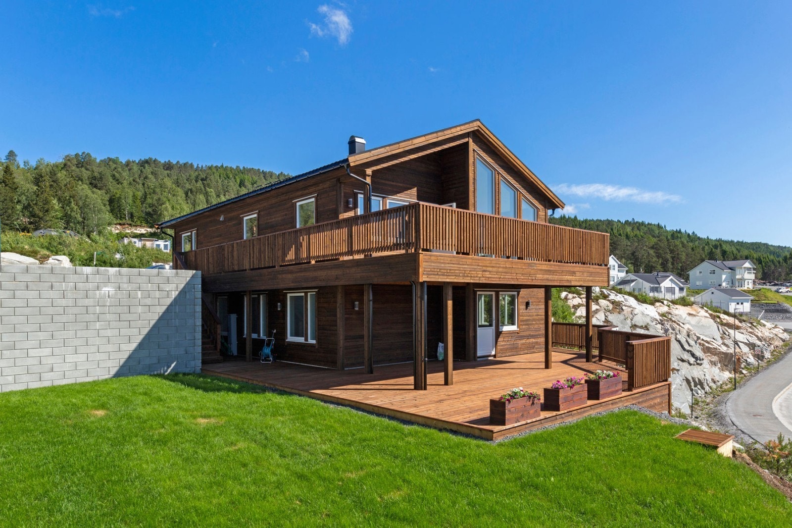 Muren er under der hvor garasjen kan plasseres. Her kan man trene på skuddfoten! Galleribilde