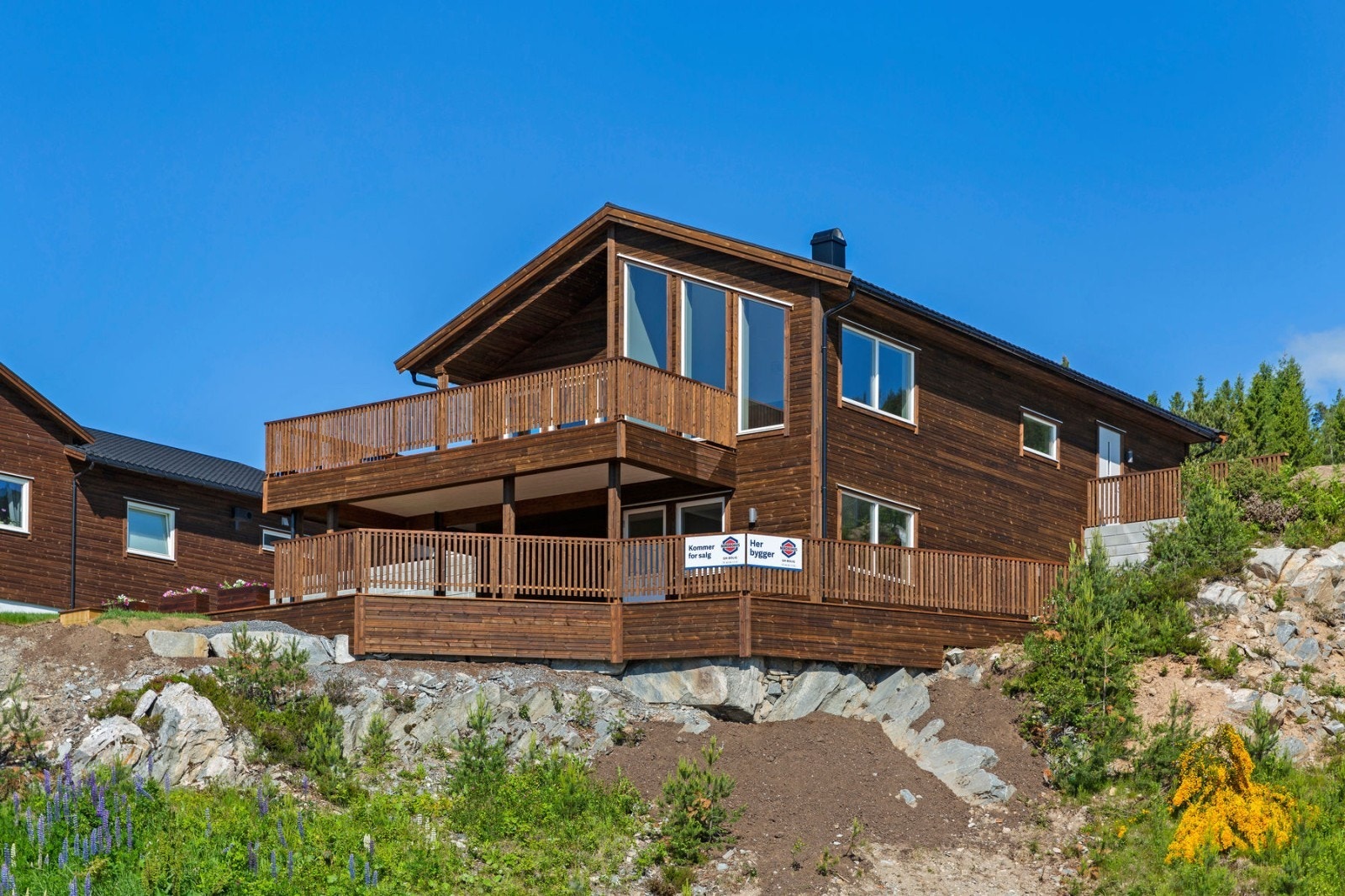 Huset ligger veldig fint i terrenget Galleribilde