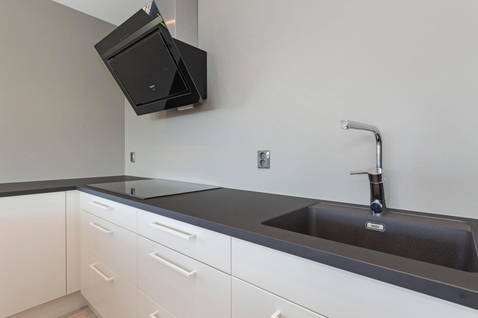 Benkeplate med integrert vask Galleribilde