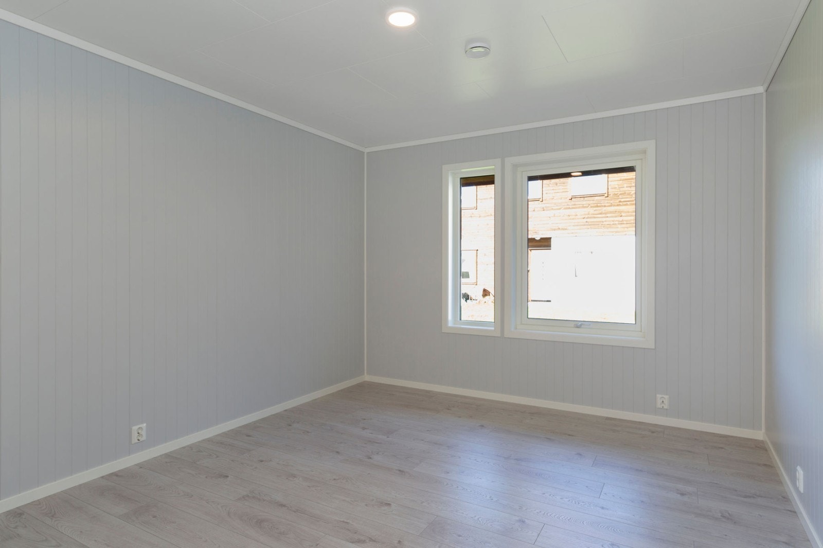 Soverommene i underetasjen er romslige og mellom 10 og 13 kvm Galleribilde