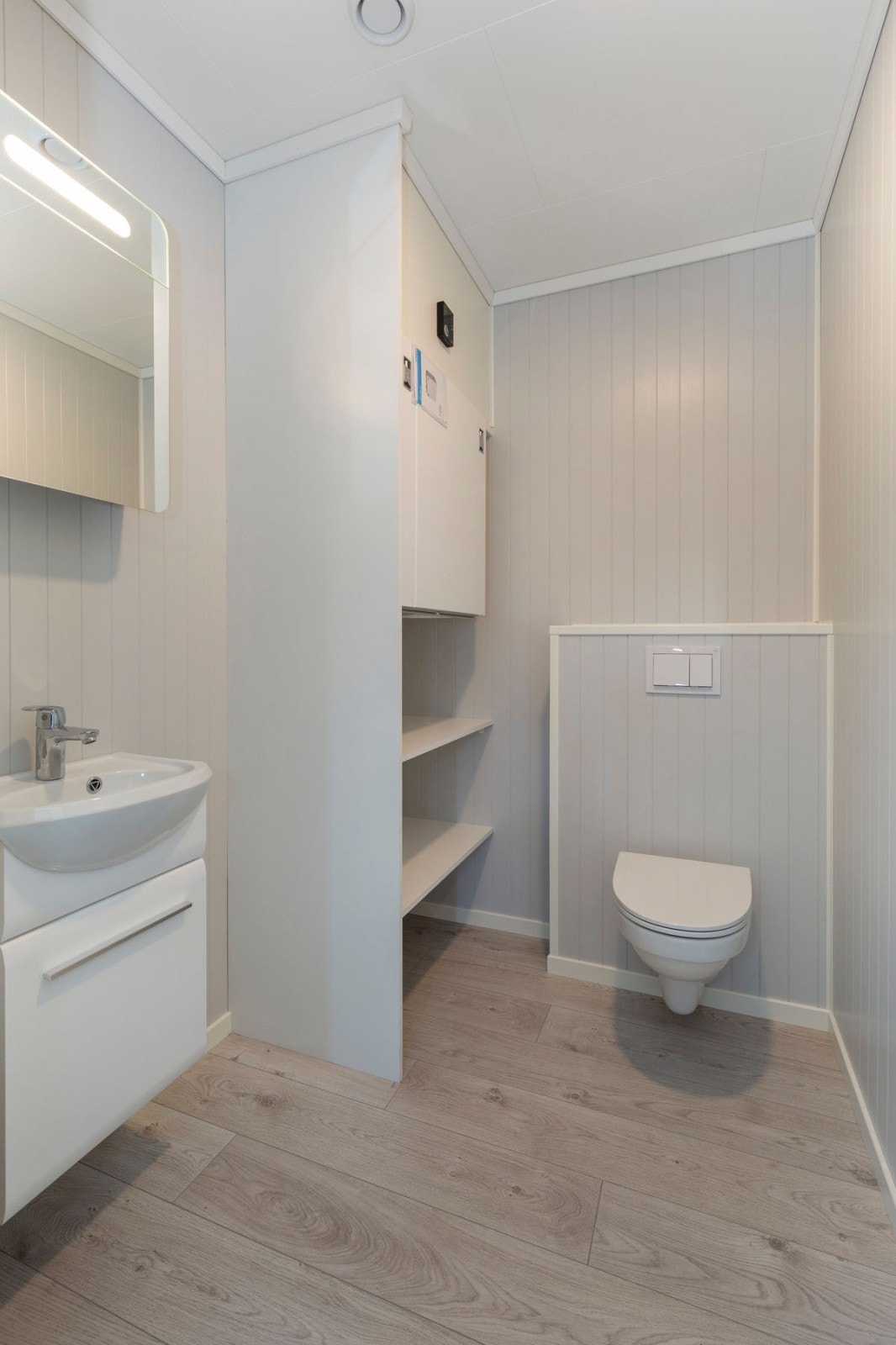 Gjestetoalett på hovedetasjen Galleribilde