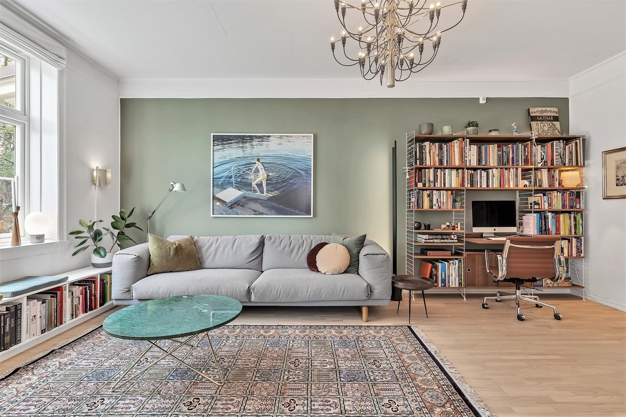 Koselig stue med god plass til sofagrupper Galleribilde