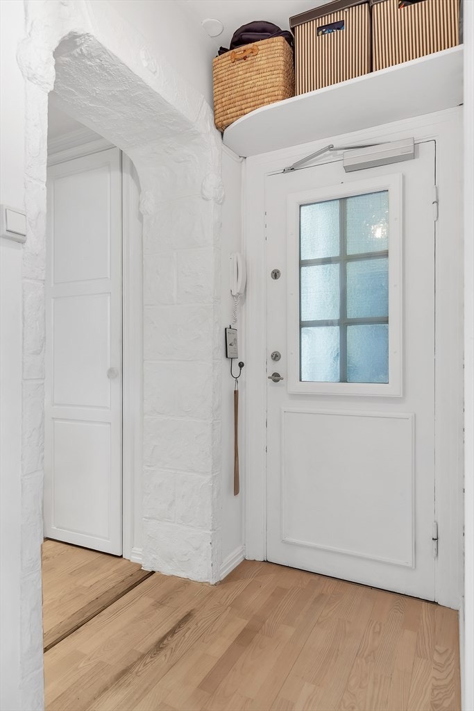 Entré med plass til sko og yttertøy Galleribilde