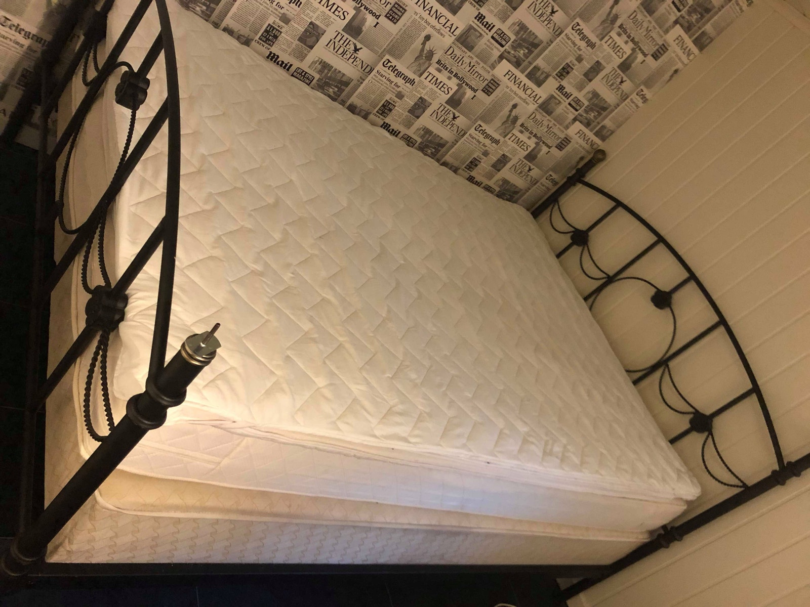 Sengen på rommet Galleribilde