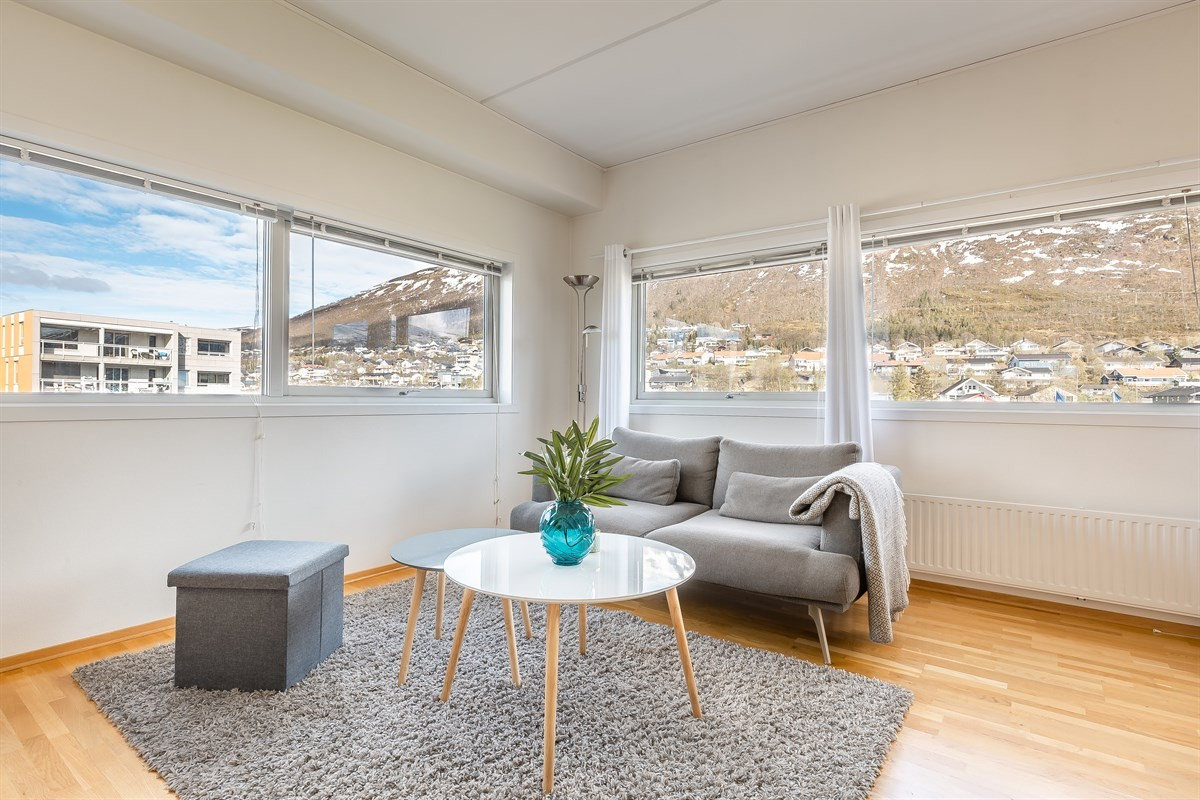 Lys og trivelig leilighet i 4. etasje på Tomasjordnes