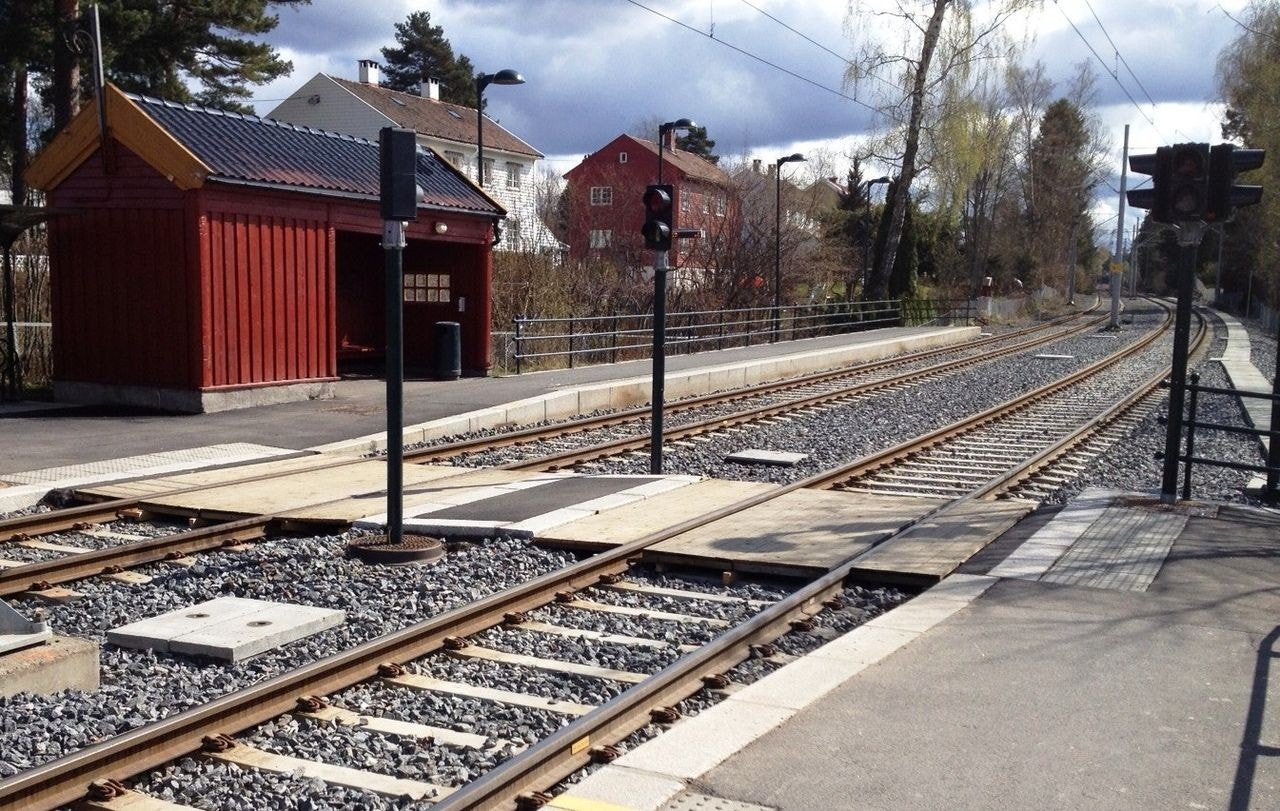 Trikkeholdeplass, 4 min å gå fra huset. 12 minutter ned til byen. Galleribilde