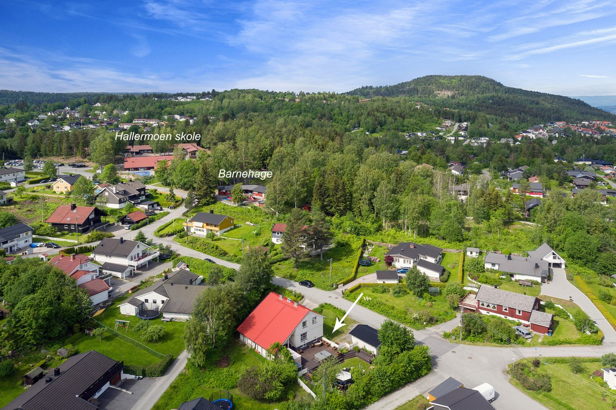 PrivatMegleren ved John Granly Steen og Kristian Arthur Brunvoll har gleden av å presentere denne halvdelen av tomannsbolig over 3 plan med garasje.