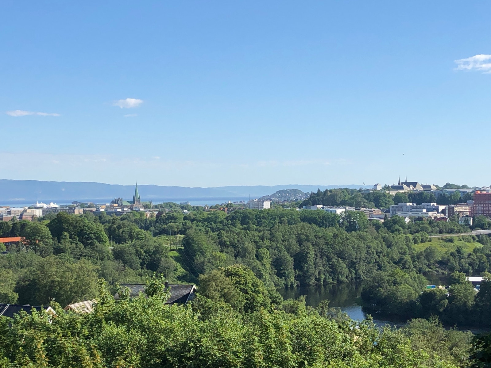 Utsikt over byen fra huset Galleribilde