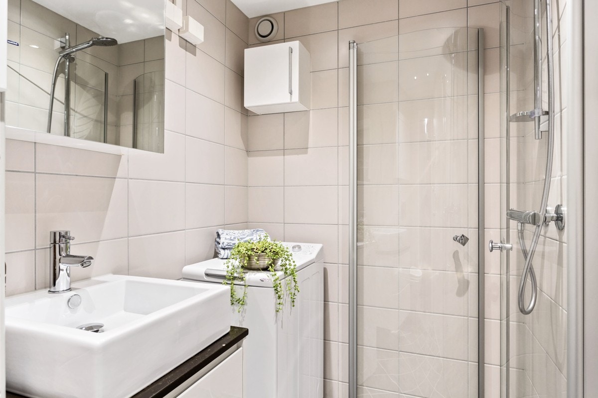 Pent flislagt bad me varmekabler Galleribilde