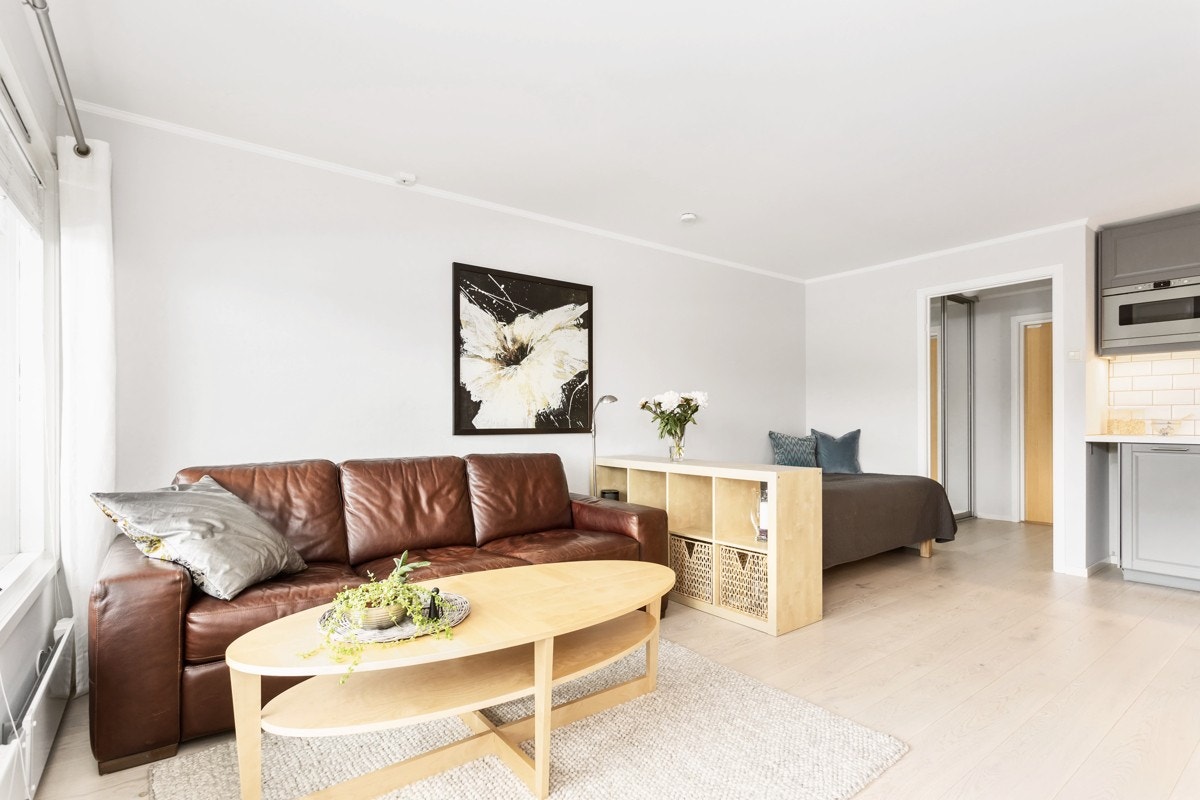 God plass til sofa/lounge og bord Galleribilde