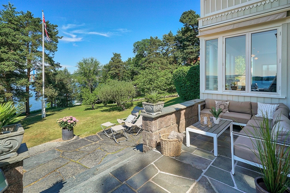 Egen sofakrok ute i det fri Galleribilde