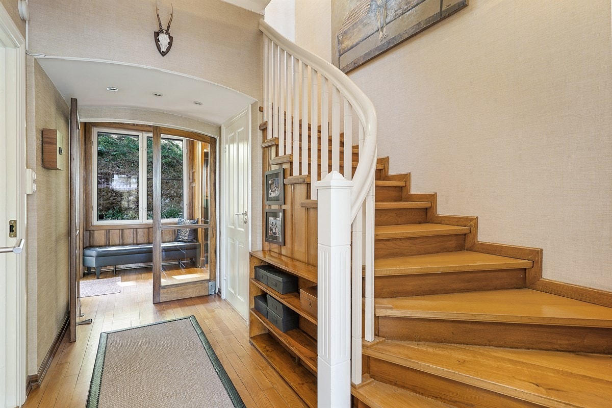 Gangen og trapp opp til 2 etg Galleribilde