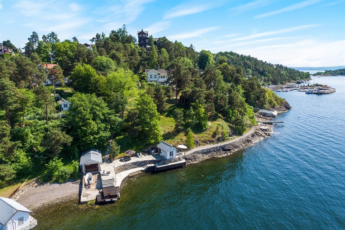 En helt unik perle - strandlinje - 2 badehus - over 5 mål tomt - nyt videoen Galleribilde