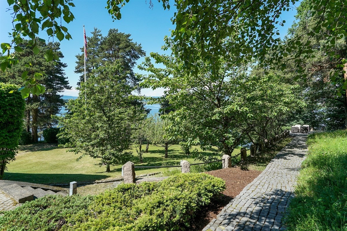 Mange vakre detaljer i den store hagen Galleribilde