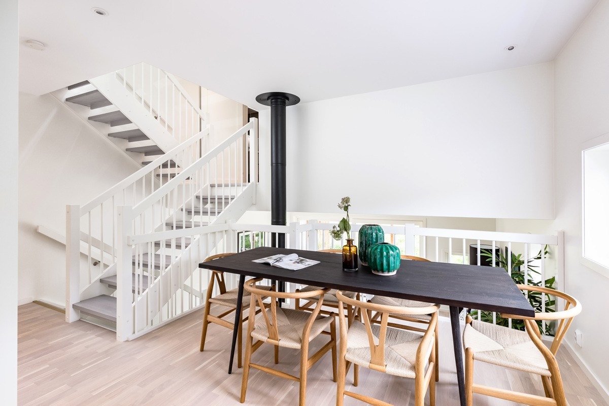 Plass til egen spisesone med plass til spisebord Galleribilde