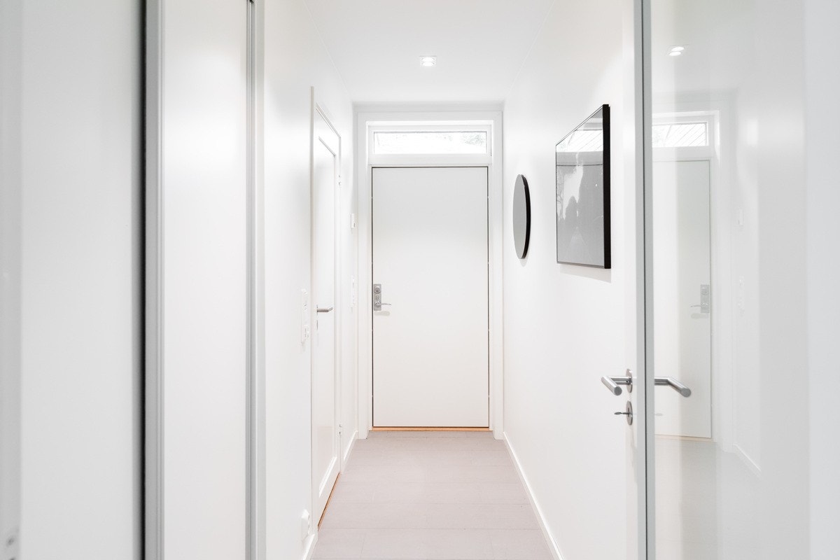 Fliser på gulv i entréen med varmekabler Galleribilde