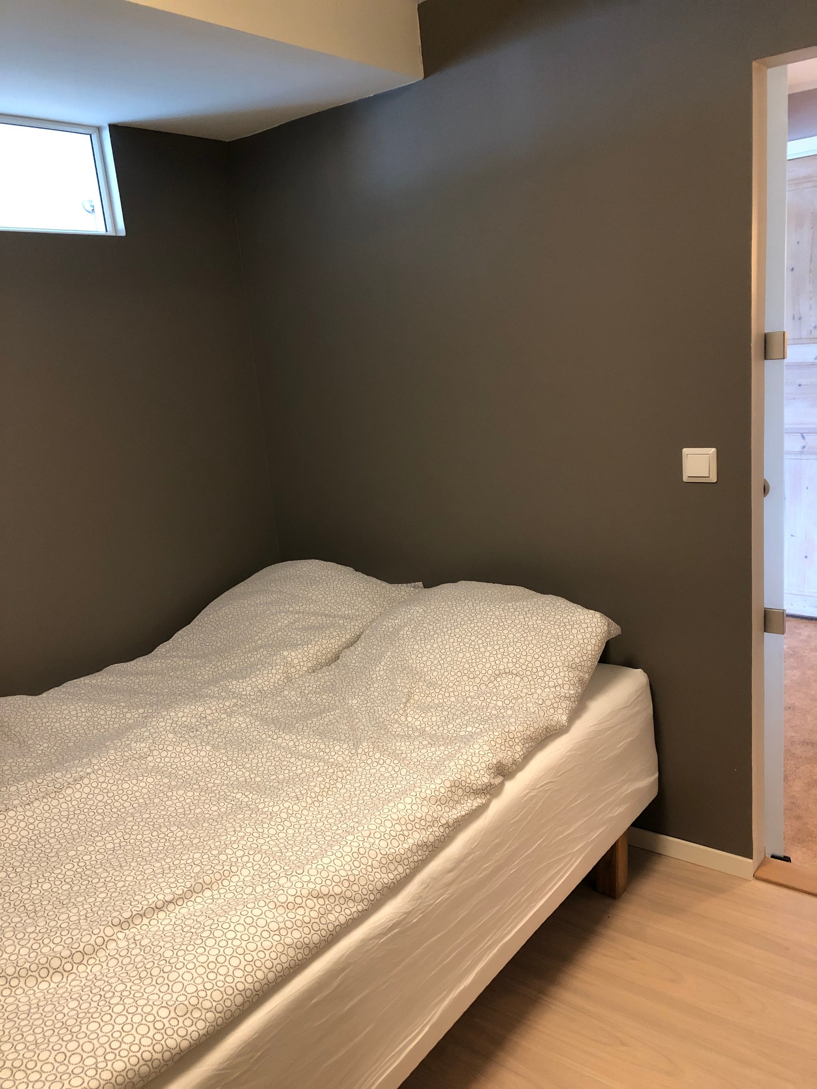 Sovealkove med skyvedør Galleribilde