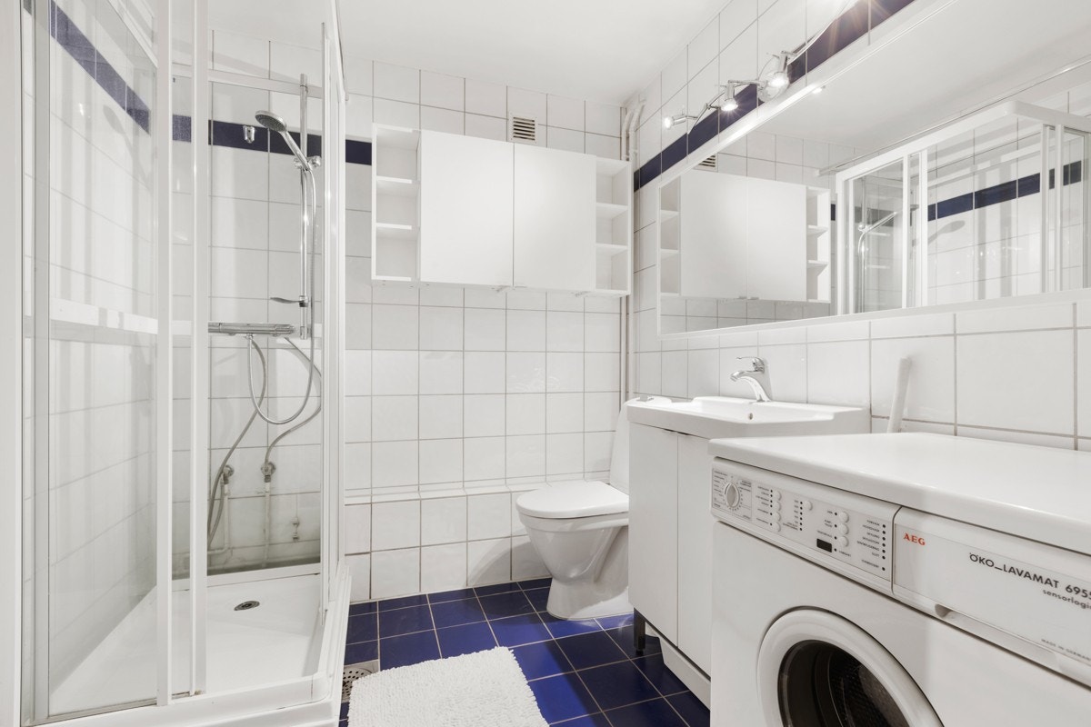 Romslig bad med gulvvarme. Galleribilde