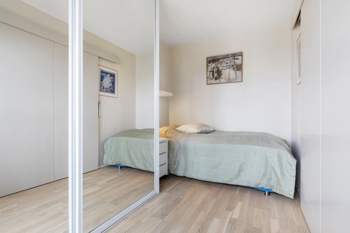 Soverommet har en fin størrelse med plass til dobbeltseng. Galleribilde