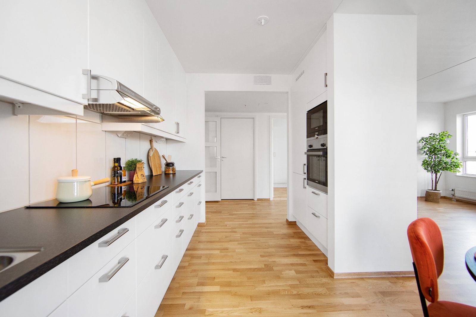 Fra entreen til kjøkken Galleribilde