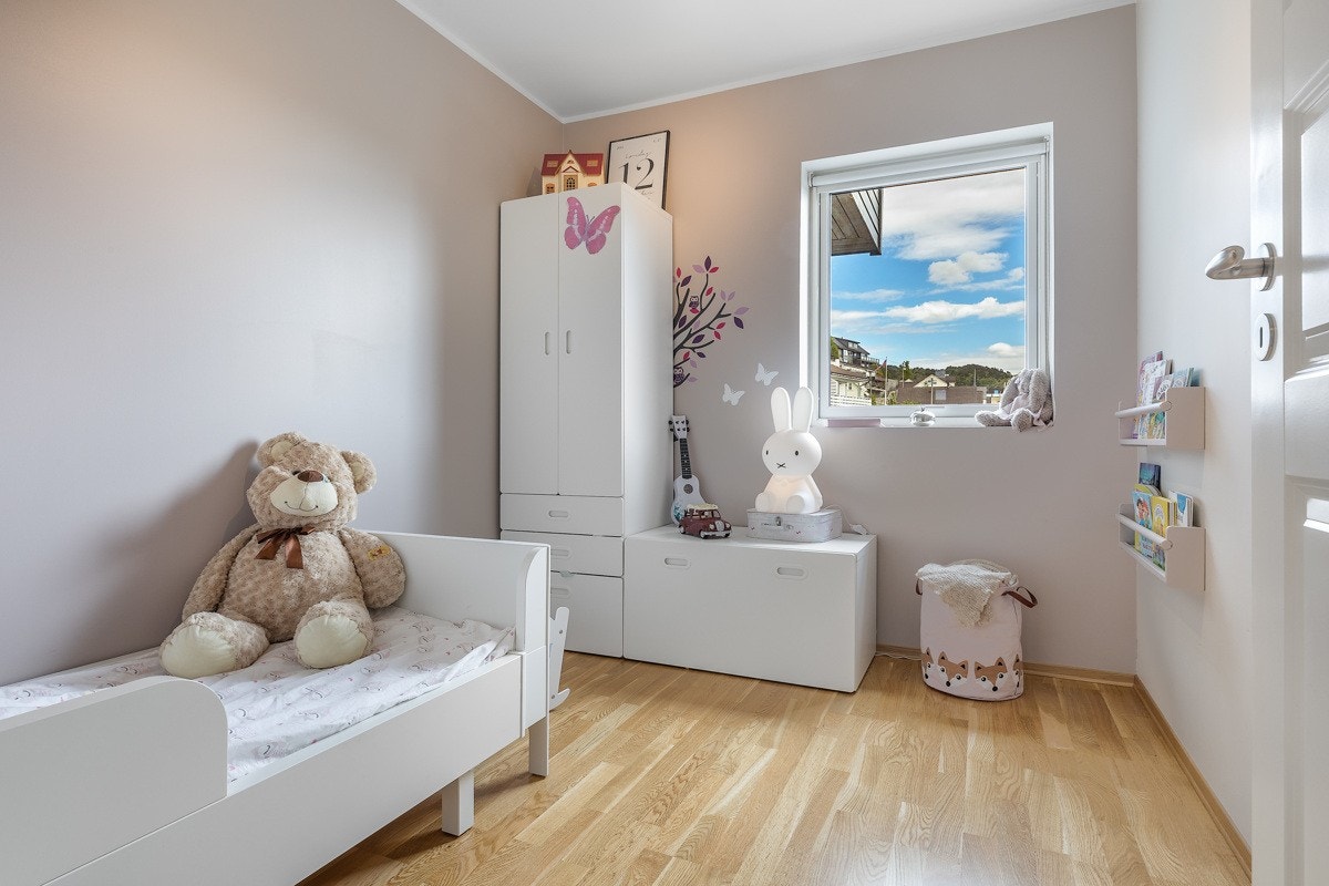 Soverom nummer tre på ca. 7 kvm - perfekt som barnerom. Galleribilde