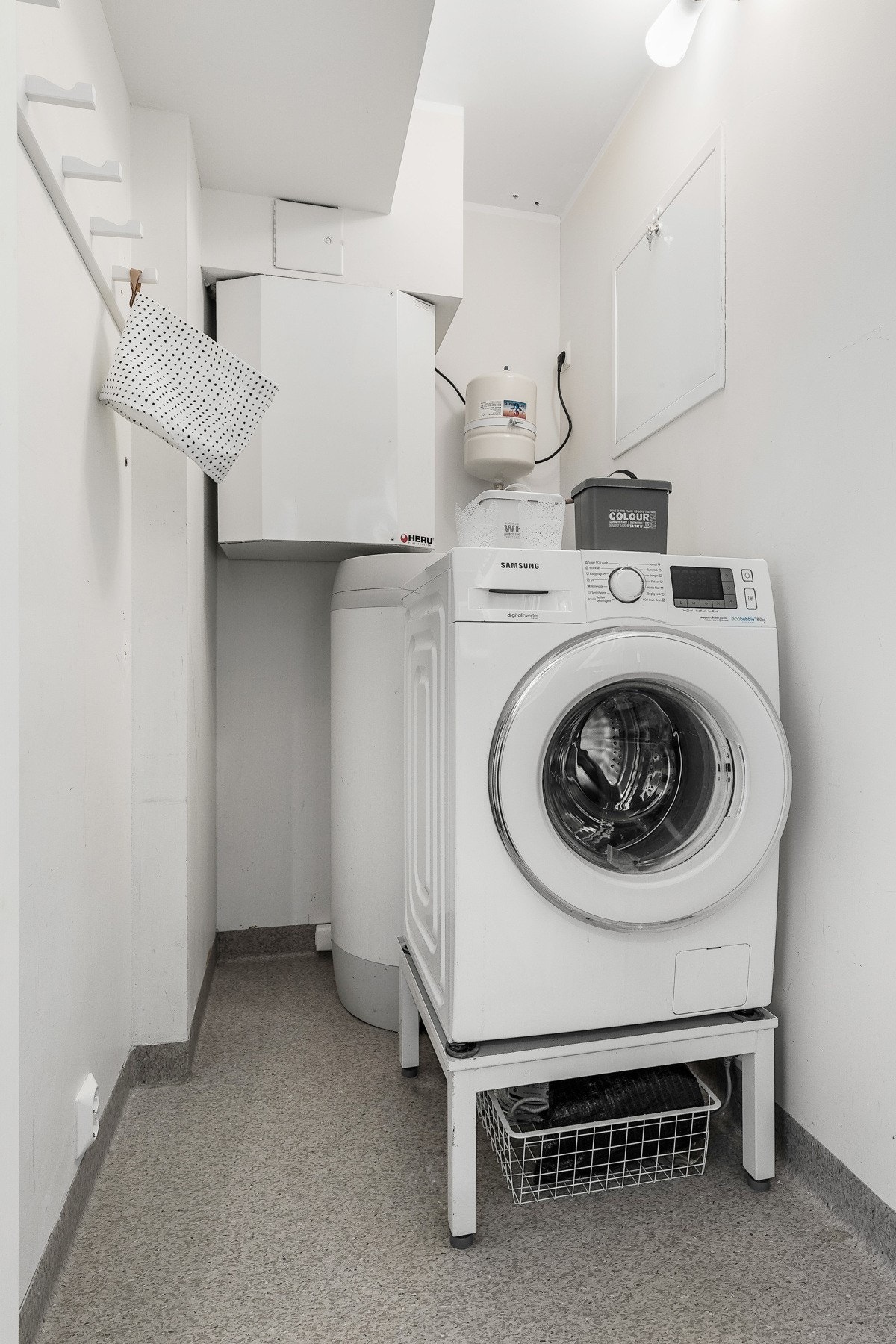 Perfekt med separat vaskerom vegg i vegg med bad. Galleribilde