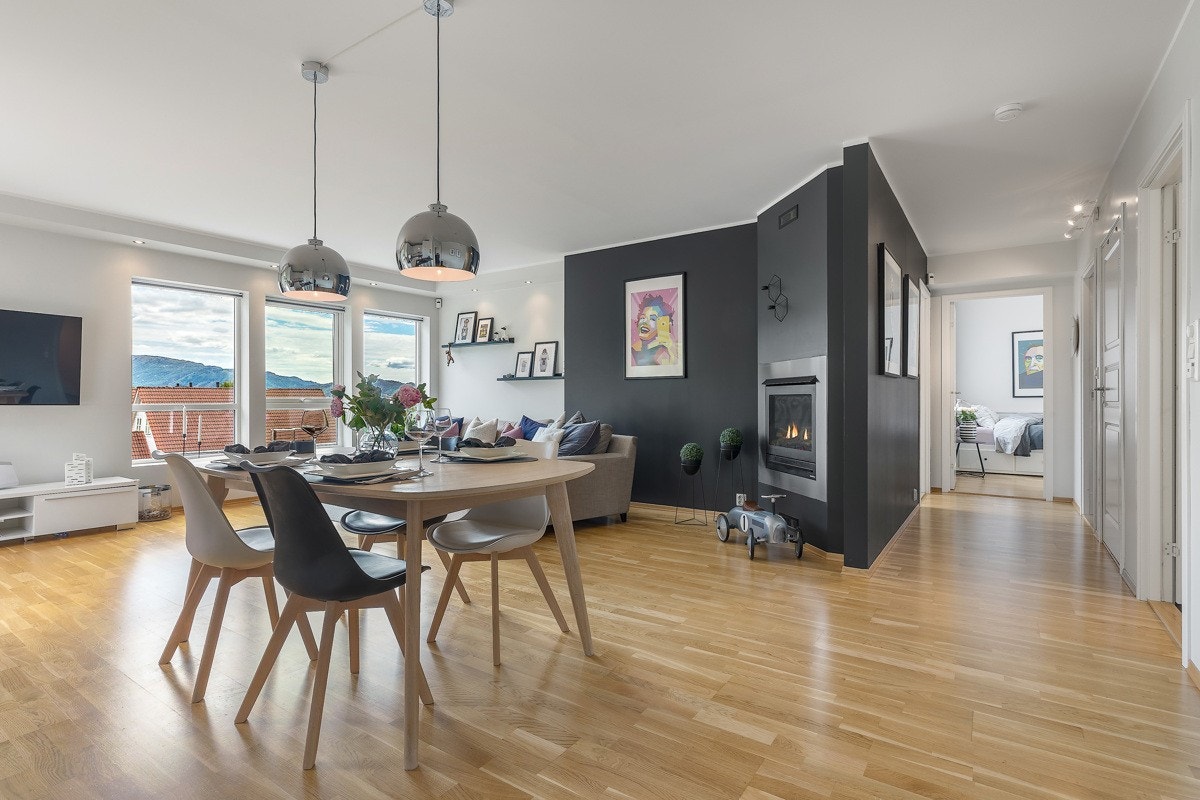 Stue og kjøkken er tilsammen hele 41 kvm med gode møbleringsmuligheter. Galleribilde